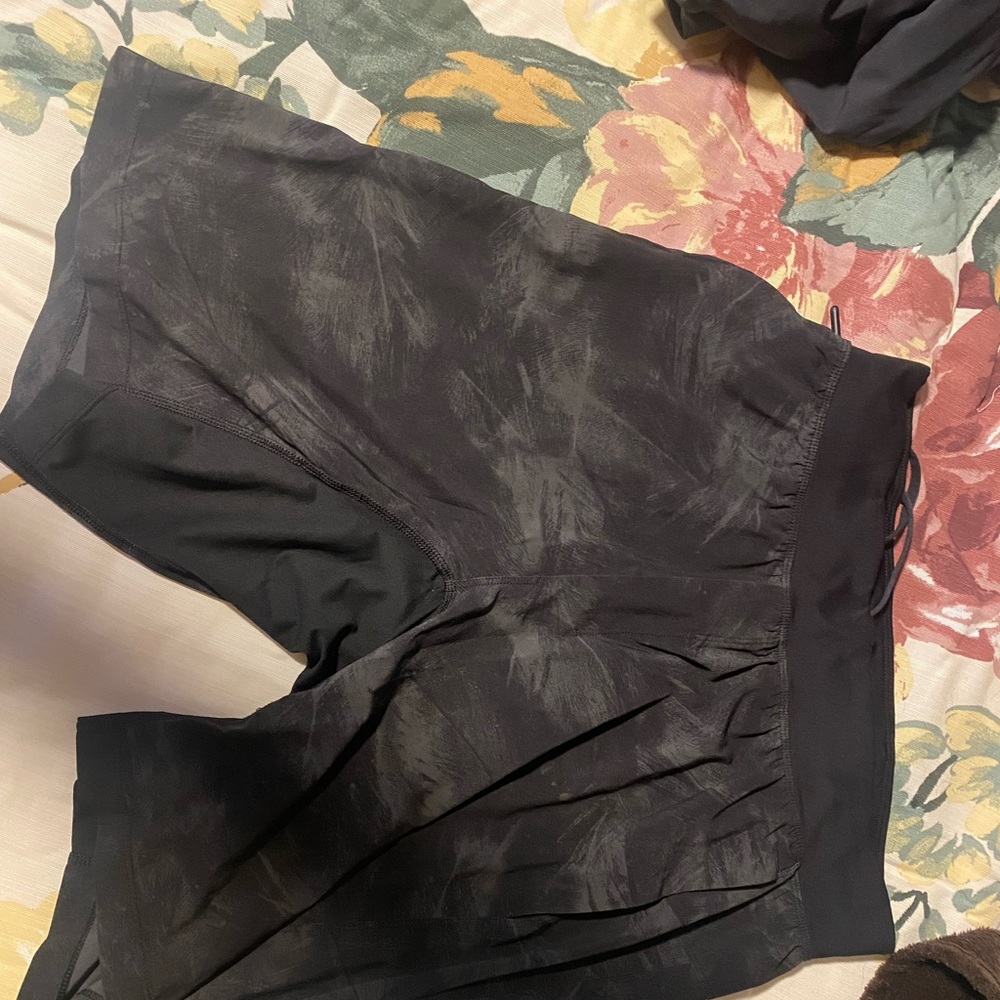 MENS LULUELMON LARGE SHORTS NEW
